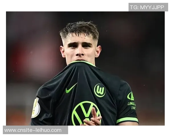 弗拉门戈年轻中卫克雷顿正式加盟沃尔夫斯堡合同至2030年