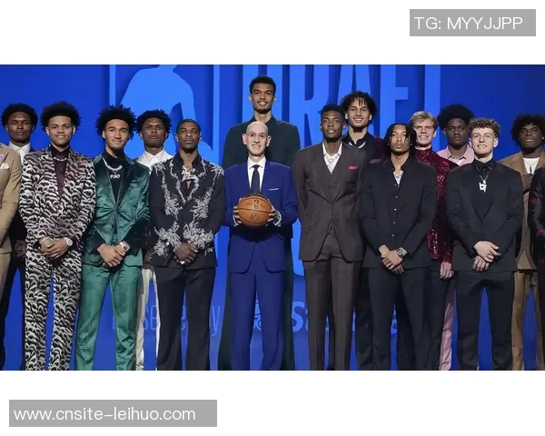 菜鸟榜眼哈珀表现亮眼贡献13分3板3助弗莱明与马卢阿奇合力助攻球队 菜鸟榜眼哈珀表现亮眼贡献13分3板3助弗莱明与马卢阿奇合力助攻球队