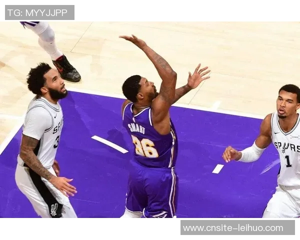 东詹里缺阵马刺上半场大比分领先湖人文班亚马独得37分助球队取得优势